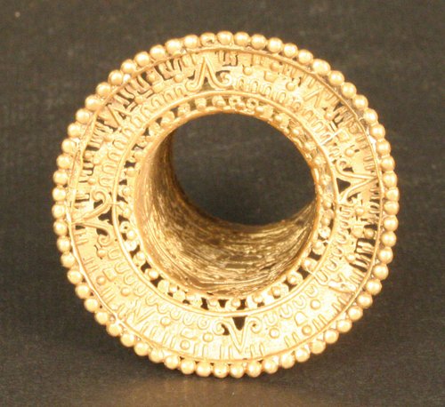 Orejera de oro