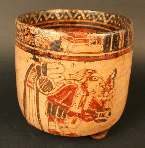 Vaso trípode con representación pictórica
