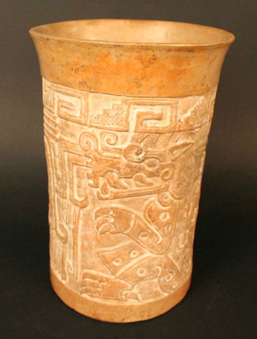 Vaso con representación en relieve