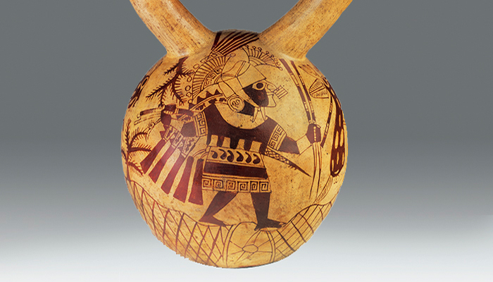 Vestimenta de un guerrero pintado en una botella de cerámica Moche (400 – 600 d.C.), costa central de Perú. MCHAP 2085.
