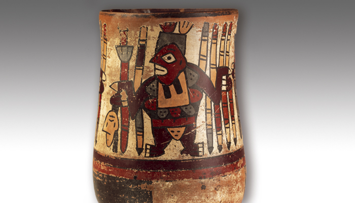 Vestimenta de un personaje representado en una vasija cerámica Nasca (100 a.C. – 700 d.C.), costa sur de Perú. MCHAP 0285