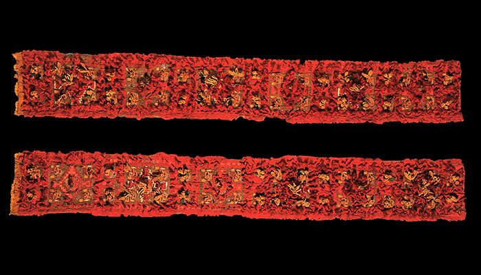 Paneles decorados del turbante del traje ceremonial. MCHAP 0962.