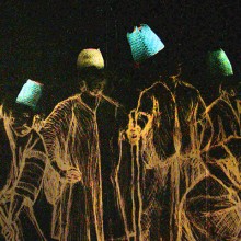 Gorro de cuatro puntas bicromo. Tejido anudado , fibra de camélido. Valle de azapa, Arica, 500 - 1000 dC. CMBE.
