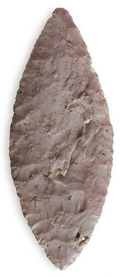 Hoja lítica de talla bifacial. Costa de Antofagasta ,Pescadores Tempranos 5000 – 2000 a.c. Colección Museo Chileno de Arte Precolombino,3054.