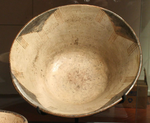 Escudilla bicroma. Cerámica. Cultura Diaguita – lnka 1400 -1536 d.C. Colección Museo Chileno de Arte Precolombino ,0070.