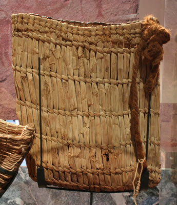 «Chinguillo»: Bolsa de estera en torzal. Fibra vegetal. Desembocadura río Camarones – Pescadores Tardíos (1400 – 1536 d.C.). Colección Manuel Blanco Encalada,MCHAP.