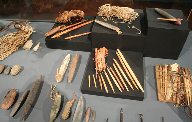 Instrumental de pesca,líneas,anzuelos y pesas.