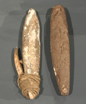 Anzuelo compuesto y pesa. Hueso, piedra y fibra vegetal. Guanaqueros,Coquimbo,Pescadores Tempranos . Colección Museo Arqueológico de La Serena .