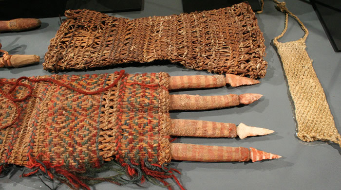 Porta cabezales de arpón. Fibra vegetal y de camélido. Costa de Arica – Pescadores Tardíos (1200-1470 d.C.). Colección Manuel Blanco Encalada,MCHAP.