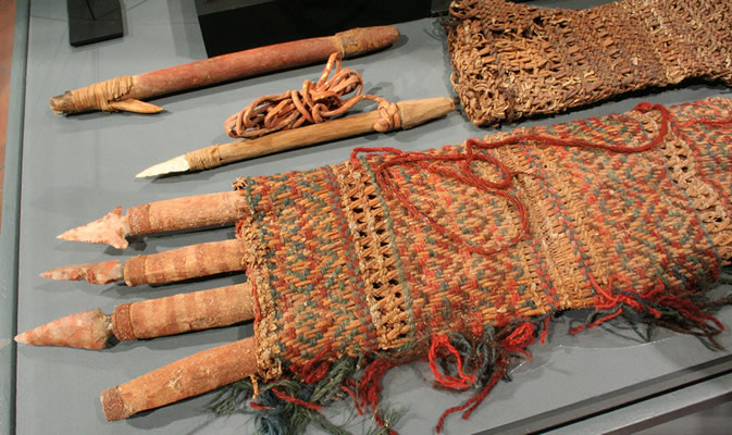 Porta cabezales de arpón. Fibra vegetal y de camélido. Costa de Arica – Pescadores Tardíos (1200-1470 d.C.). Colección Manuel Blanco Encalada,MCHAP.