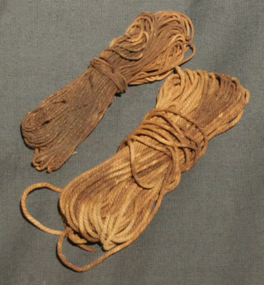 Madejas de lienzas con nudos. Algodón. Pescadores Tardíos 100 – 500 d.C. Colección Museo Histórico Natural de Mejillones.