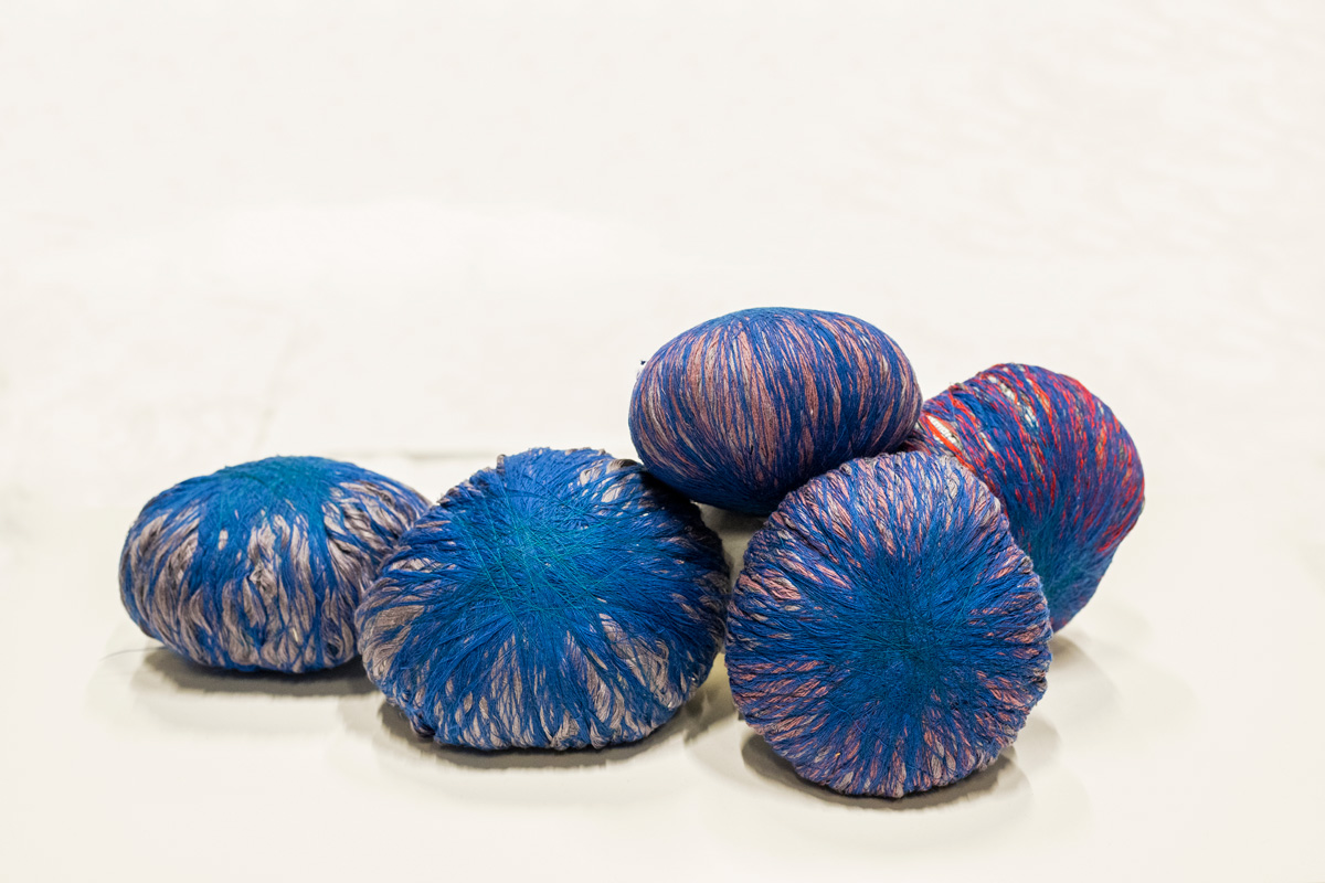 PIEDRAS SUAVES. ca. 2006. Lana, algodón. Wool, cotton. 5 elementos. Elements. Colección privada.