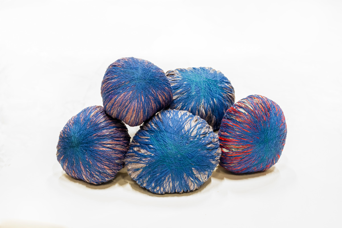 PIEDRAS SUAVES. ca. 2006. Lana, algodón. Wool, cotton. 5 elementos. Elements. Colección privada.